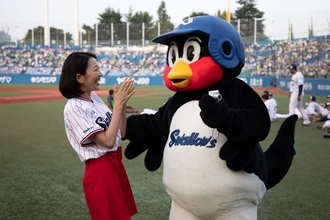 羽田美智子 9番背負って始球式！オファー実現にあった意外な縁