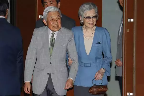 美智子さまのバッグが個性的！ピアノ柄にタイの手工業品も