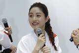 「石原さとみ流おしゃれ極太おさげの結い方をプロが解説」の画像1