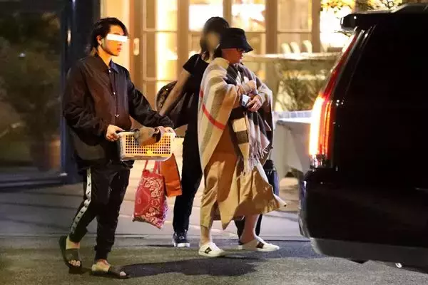 浜崎あゆみ 臨月ケア同伴していた“パパ本命バックダンサー”