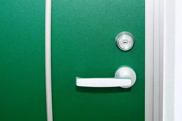 ドアノブやボタンは手のひらで押す、医師も実践する「風邪」対策