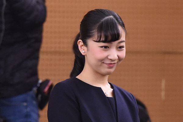 佳子さま 手話であいさつ 眞子さま以上の上達ぶりと評判 年1月29日 エキサイトニュース