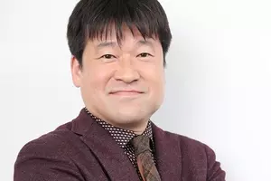 佐藤二朗 99人の壁 楽屋で火将ロシエルと対面 胸から目を離せない 19年6月23日 エキサイトニュース