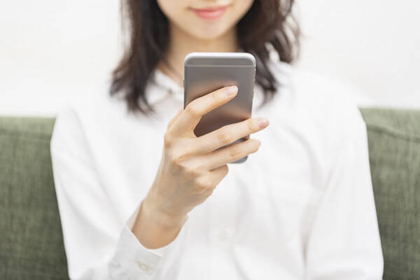 肌の老化の原因に 使い過ぎが引き起こす スマホ焼け に注意 年6月26日 エキサイトニュース