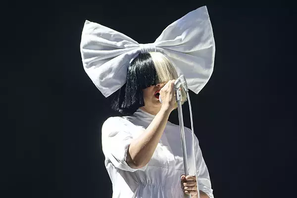 歌手・シーアが44歳で“おばあちゃん”に、ラジオで喜び語る