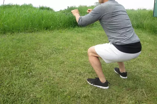 脳内科医が考えた「認知症を予防する8の字スクワット」