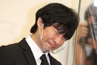 落胆、取り乱し…渡部会見で明かされた妻・佐々木希の胸中