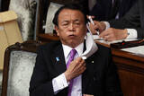 「副総理なのに…麻生大臣「マスクいつまで？」発言に批判殺到」の画像1