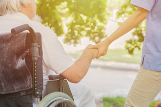 親の介護に「ショートステイ」が便利！専門家語る“楽な介護”