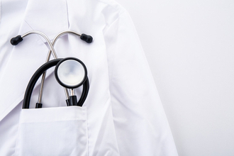 警鐘鳴らした当人が…医師会会長パーティ出席で謝罪内容に非難