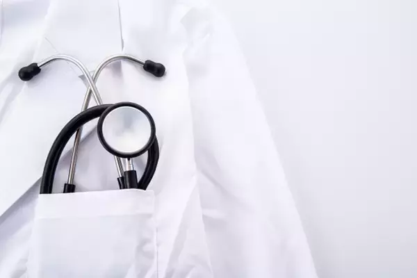 警鐘鳴らした当人が…医師会会長パーティ出席で謝罪内容に非難