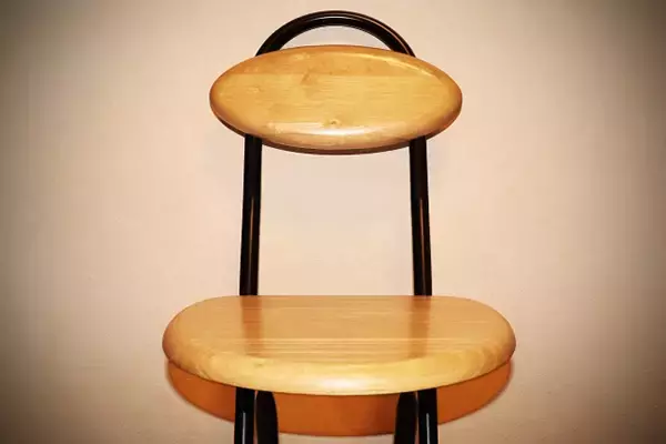 まずは「立ち座り運動」から！脚力を鍛える自宅トレ