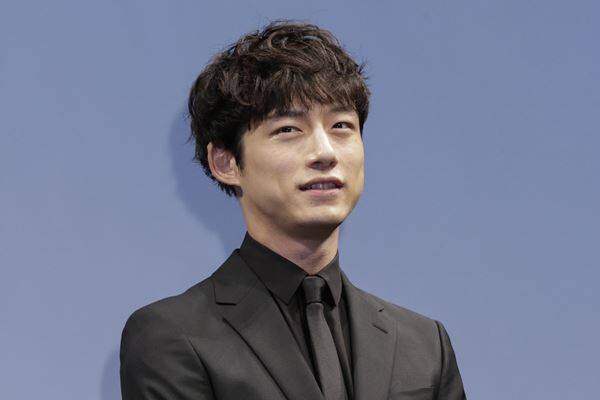 坂口健太郎 会えば必ずハグ 母親ファーストに秘めた父の死 21年7月1日 エキサイトニュース