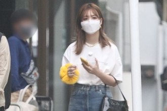 デニムは10万！“プラダを着た”にこるんの新橋を席巻した存在感