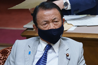 小林氏は解任なのに…「ナチスに学べ」発言も続投の麻生大臣に再批判