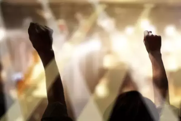 待望のデビュー！なにわ男子サプライズな涙を緊急レポート