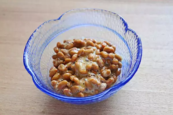 納豆のお皿スポンジで洗うのはNG!?　洗い物のプロが最新知見を伝授