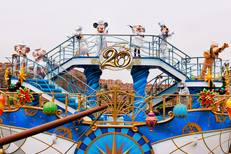 東京ディズニーシー20周年の見どころを芸人がガイド！