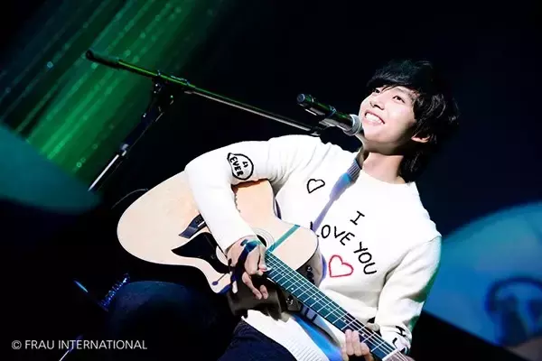 「嵐をカヴァー！20歳のヨ・ジング、イベントでファン魅了」の画像