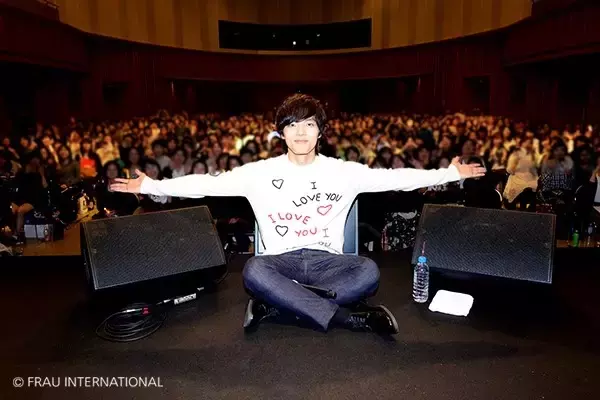 「嵐をカヴァー！20歳のヨ・ジング、イベントでファン魅了」の画像