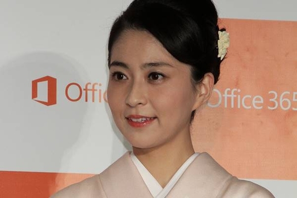 小林麻央が退院 自宅で勸玄くんは ママは可愛いから とハグ 17年5月30日 エキサイトニュース