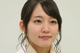 吉岡里帆　舞台袖で涙…恋人役男性語った「20歳のキスシーン」