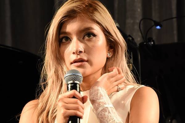 ローラ 意味深ツイートの陰にあった事務所社長との愛憎10年 17年6月30日 エキサイトニュース