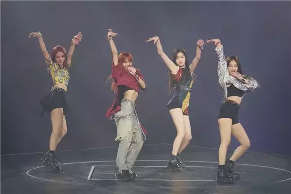 「BLACKPINKに武道館1万4千人熱狂！日本活動に意気込みも」の画像