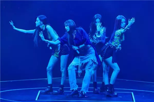 「BLACKPINKに武道館1万4千人熱狂！日本活動に意気込みも」の画像