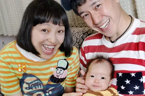 森渉 金田朋子夫妻 愛娘の千笑ちゃんと笑顔 悲しい過去を乗り越えて 17年7月14日 エキサイトニュース