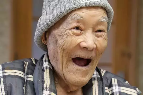 112歳男性世界最高齢　元気の秘密は「食事も移動も“自力”！」