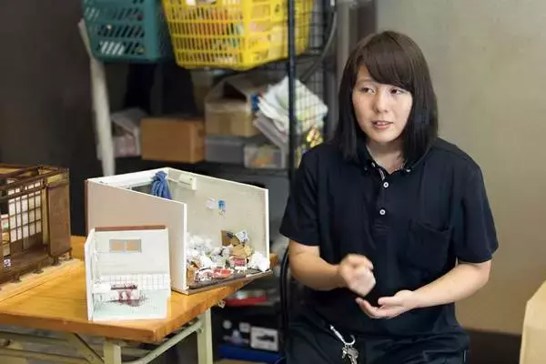 “死の部屋”ミニチュア作った25歳女性語る孤独死の凄惨現場
