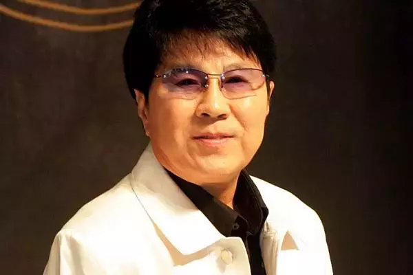 チョー・ヨンピル　元祖韓流スターは今も5万人集客の大盛況