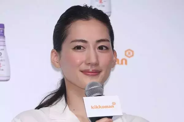 綾瀬はるか「世界平和」の夢にこめた「祖母との約束」