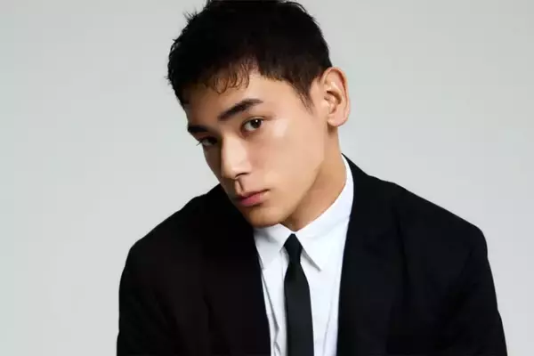 《『ガス人間』で話題沸騰》父は本木雅弘の二世イケメン俳優（28）「大好きなおばあちゃん」樹木希林さんの愛車を乗り継ぎ…語っていた「忘れられない言葉」