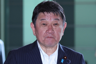 「ずいぶん優雅」茂木敏充外相　熊本の被災地が過酷生活のなか…外遊先からの“コーヒーブレイク動画”に寄せられる疑問の声