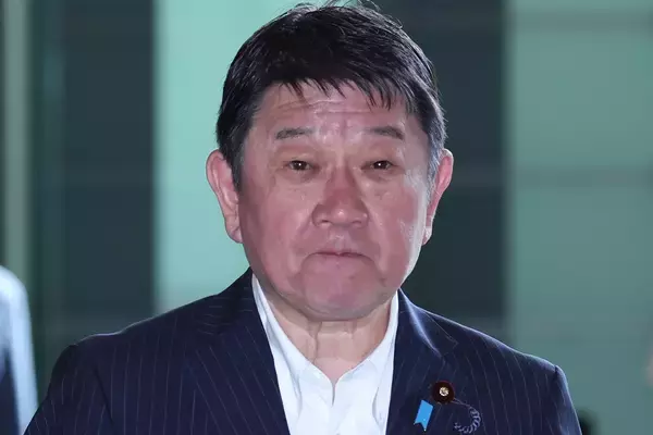 「ずいぶん優雅」茂木敏充外相　熊本の被災地が過酷生活のなか…外遊先からの“コーヒーブレイク動画”に寄せられる疑問の声