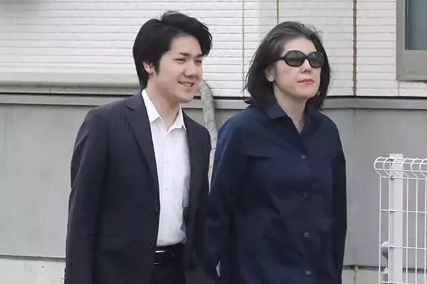 《“小室圭さんの母”なら大騒ぎになるはず…》佳代さん　自伝本の次に発表した“作品”が「誰にも気づかれなかった」ワケ