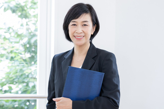 医療事務安泰の時代は終わり！狙うはペット、IT業界…50代からの稼げる資格12選