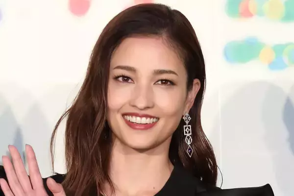 黒木メイサ　11年ぶり連ドラ主演で公私順調！“大物2世恋人”のバイクに刻まれていた「まさかの4文字」