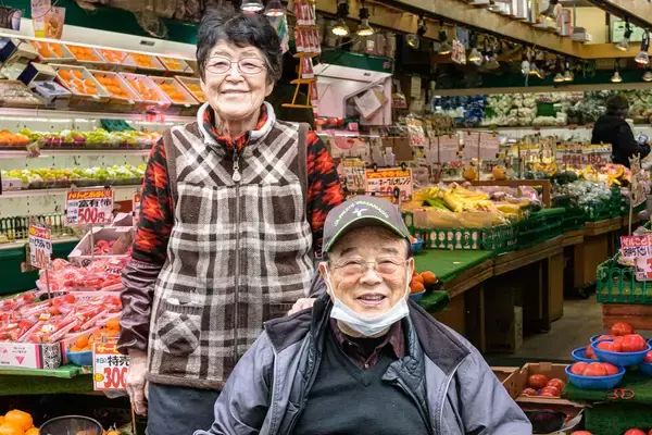 「家訓は“誠意はものでしか伝えられない”」激安の人気青果店が“19人の大家族経営”でも揉めないワケ