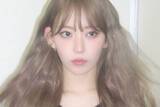 「「服ちゃんと着て」「美しすぎる」28歳韓流アイドル　“ずり落ち”ファッションに驚きと称賛の声」の画像1