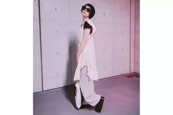 《これまでと違う“タトゥー”が…》『のだめ』俳優の妻アーティスト　“ワイルド”近影に反響…過去には手首に入れた夫直筆の“絵柄”が話題に