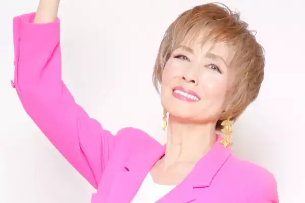 「ジムに通ったことは一度もない」“Y字バランスが話題”小柳ルミ子（73）が明かす“若見えの秘訣”