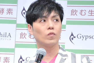 《税金滞納で自宅差押えも…》消えた人気ミュージシャン（54） “中性的”な近影に驚きの声…モデルと離婚→グラドルと離婚→同居の謎過ぎる現在地