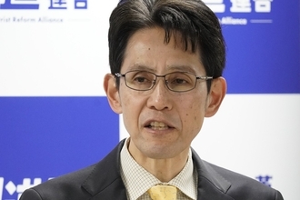 《イケメンと話題沸騰》中道代表候補の階猛氏　関係者が明かす“俳優息子”の「意外な経歴」