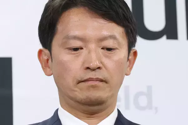 「すごい挑発ですね」と記者怒り…斎藤知事　年内最後の会見でも批判噴出、“逃げ回答”繰り返し場内では怒号も