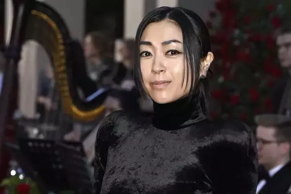 《エレベーターにまで乗り込まれ》宇多田ヒカル　悪質ファン集団が自宅マンションに不法侵入していた…警察出動の事態に