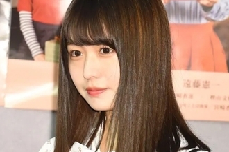 《再び背中がぱっくり》長濱ねる　大胆な黒ドレス姿に反響続々…“露出増加”の陰にあったストイックな身体づくり