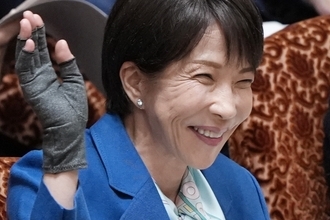 「国会に相応しいものですか？」高市首相が国会に持ち込んだ“推し活”グッズにSNS賛否